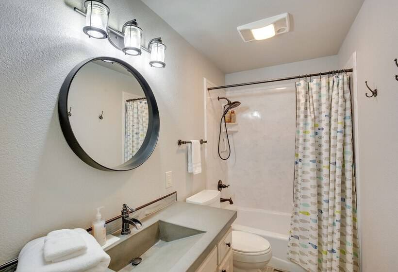 Holly Lake Retreat W/ 3 Community Pools & Yard