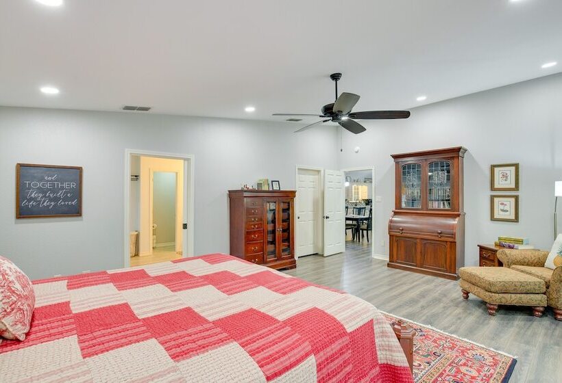 Holly Lake Retreat W/ 3 Community Pools & Yard