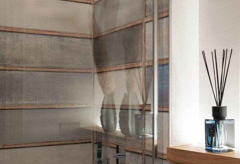 簡易ホテル Elegance Room