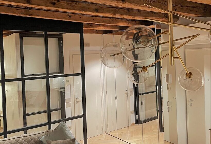 簡易ホテル Elegance Room