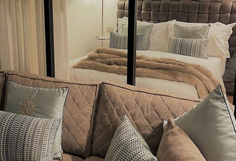 簡易ホテル Elegance Room