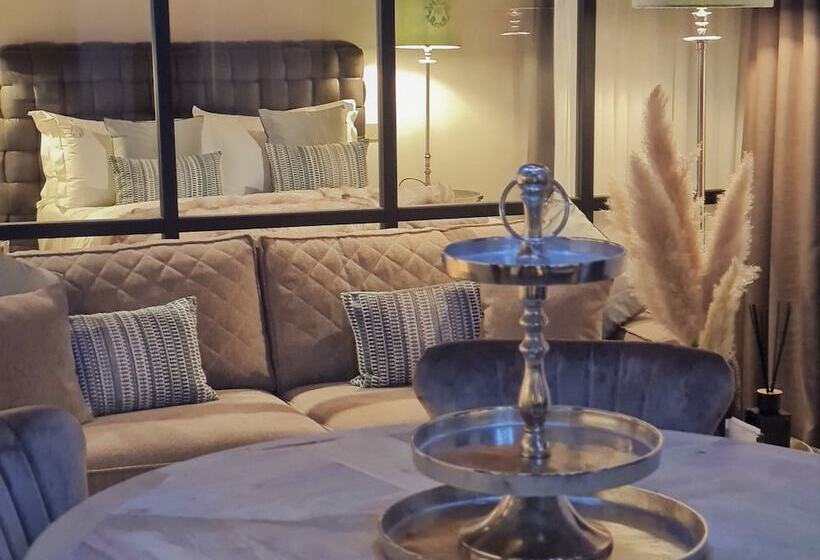 簡易ホテル Elegance Room