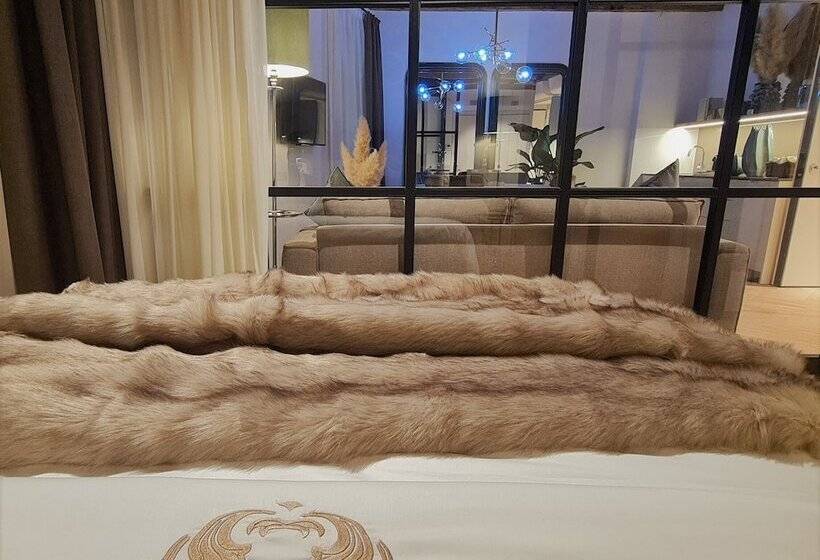 簡易ホテル Elegance Room