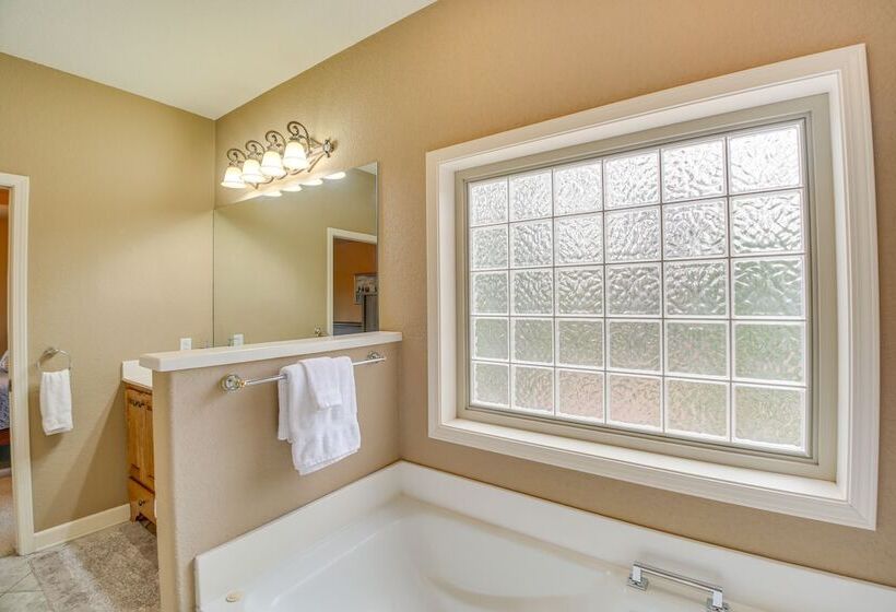 Hot Springs Village Getaway: Golf, Hike, Bike!