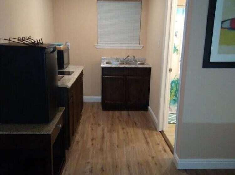 فندق Anglers Hideaway Cabins