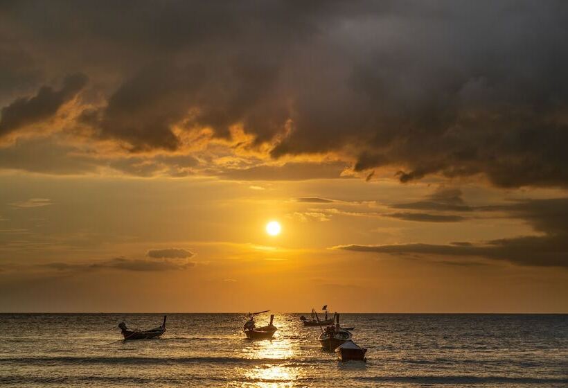 ホテル Anodard Phuket