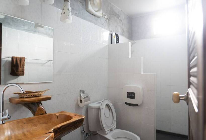 ホテル Anodard Phuket