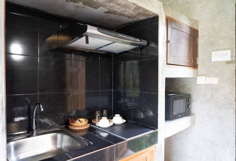 ホテル Anodard Phuket