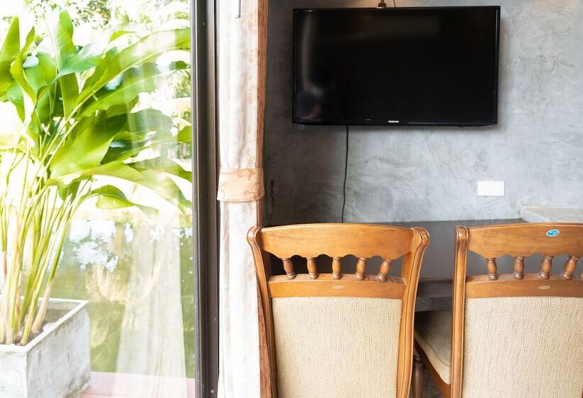 ホテル Anodard Phuket