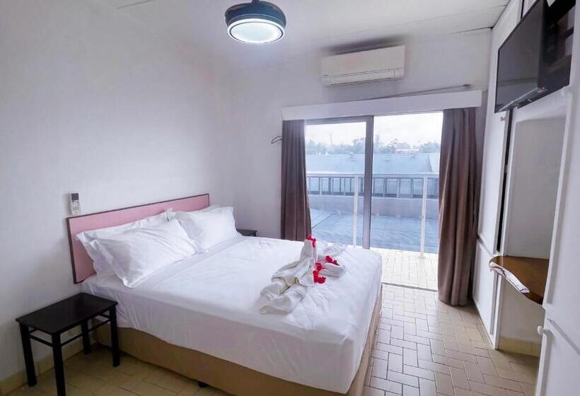 هتل Coconut Palms Resort & Diamond Casino