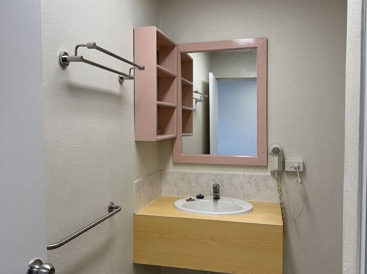 هتل Coconut Palms Resort & Diamond Casino