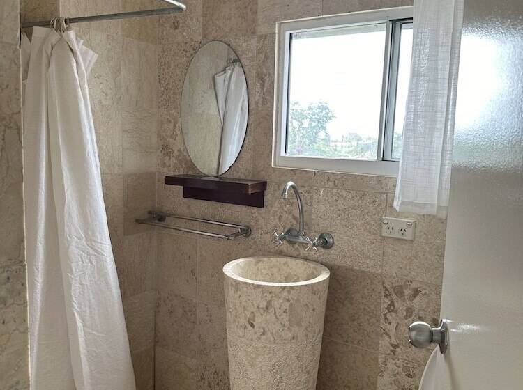 هتل Coconut Palms Resort & Diamond Casino