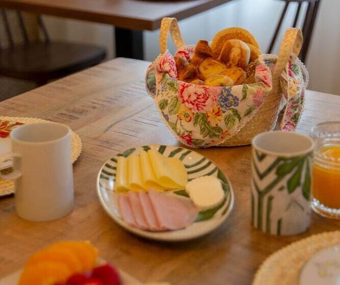 فندق Constance House