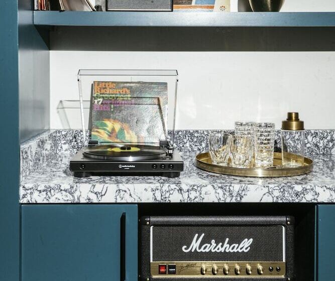 בית מלון כפרי Dew Drop Inn