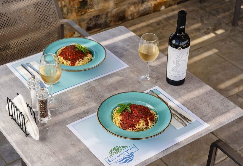 בית מלון כפרי Evripus Suites