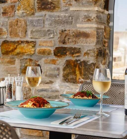 בית מלון כפרי Evripus Suites