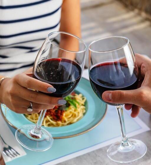 בית מלון כפרי Evripus Suites