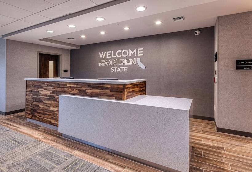 호텔 Hampton Inn & Suites Bakersfield Central