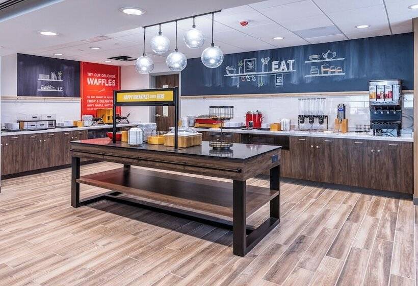 호텔 Hampton Inn & Suites Bakersfield Central