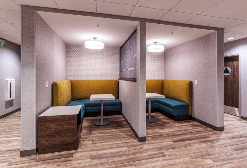 호텔 Hampton Inn & Suites Bakersfield Central