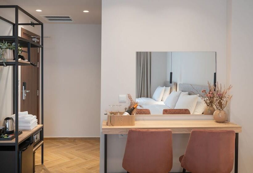 ホテル Ira   ηρα