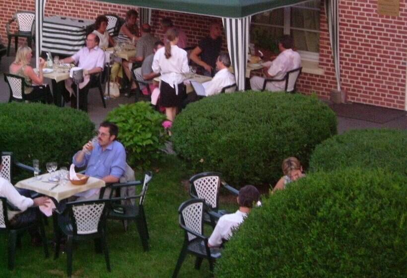 בית מלון כפרי Le Clos Du Montvinage