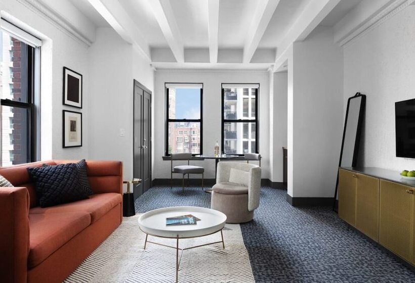 هتل Magnificent Mile Suites