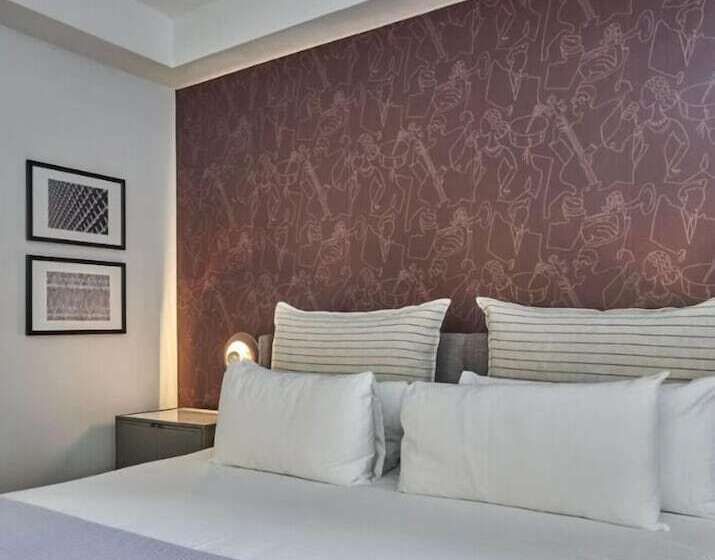 هتل Magnificent Mile Suites