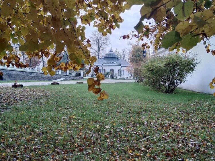 호텔 Palac Kurozweki