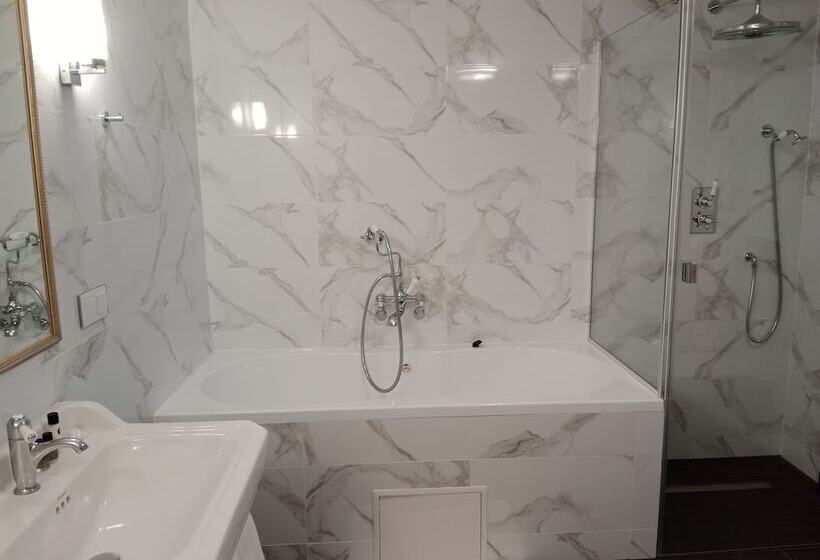 호텔 Palac Kurozweki