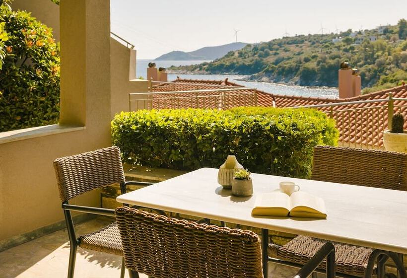 ホテル Paramithenio Village Beach Resort & Spa