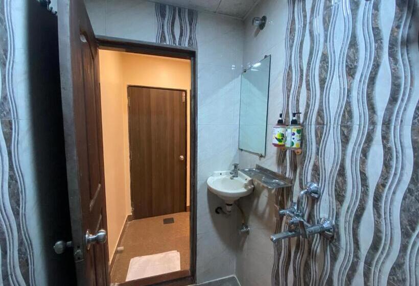 هتل Royal Grand   Near Mumbai International Airport