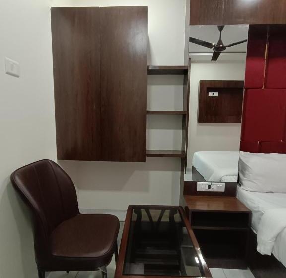 هتل Royal Grand   Near Mumbai International Airport