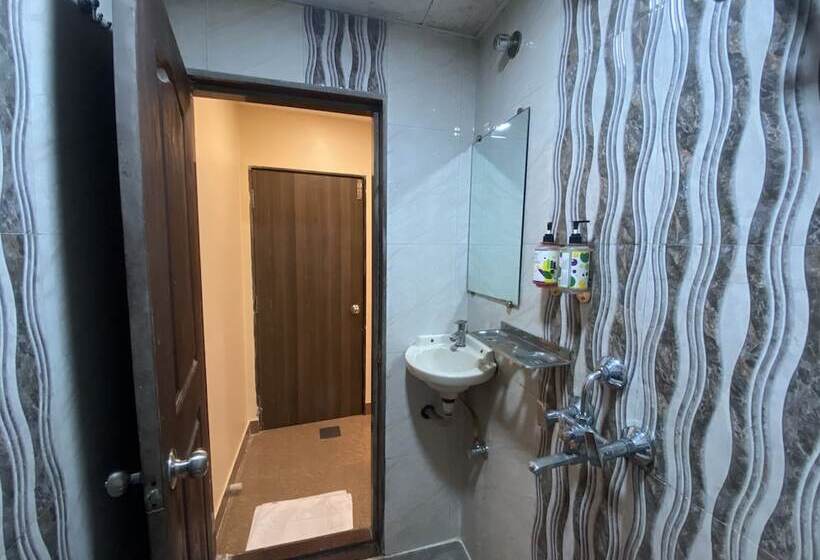 هتل Royal Grand   Near Mumbai International Airport