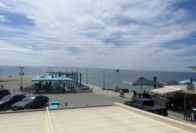 هتل Studio Nikiti Beach
