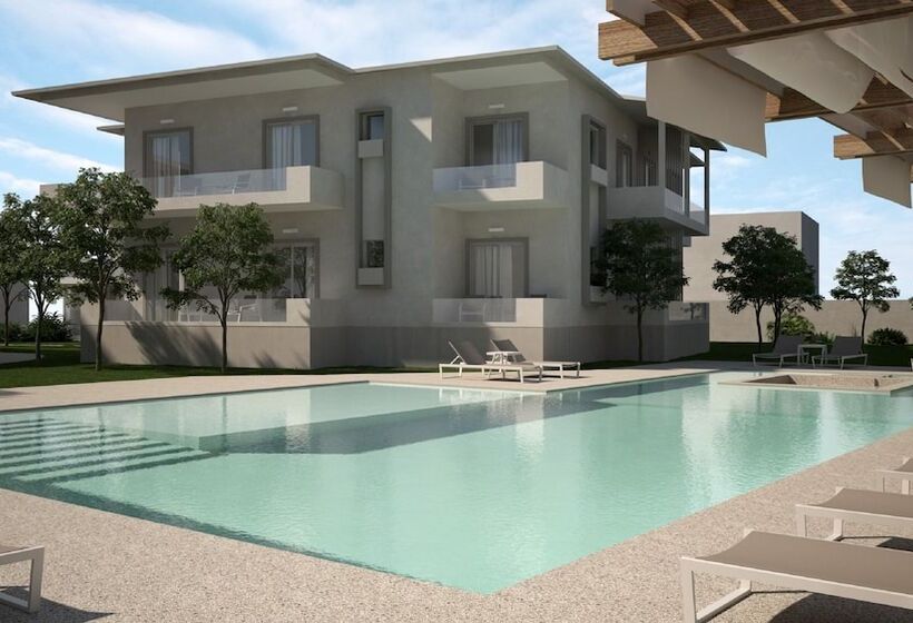 هتل Studio Nikiti Beach