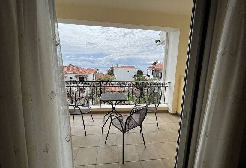 בית מלון כפרי Studio Nikiti Beach