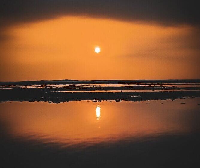 فندق Sumatra Surf Resort