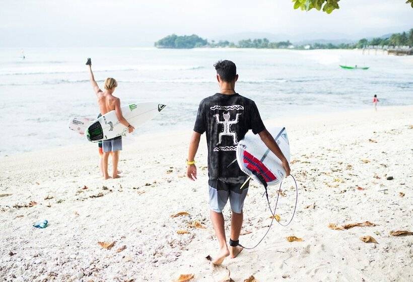 فندق Sumatra Surf Resort