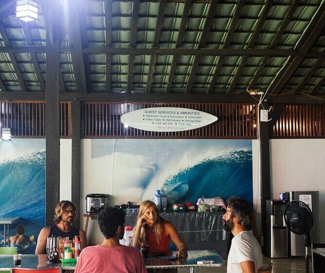 فندق Sumatra Surf Resort