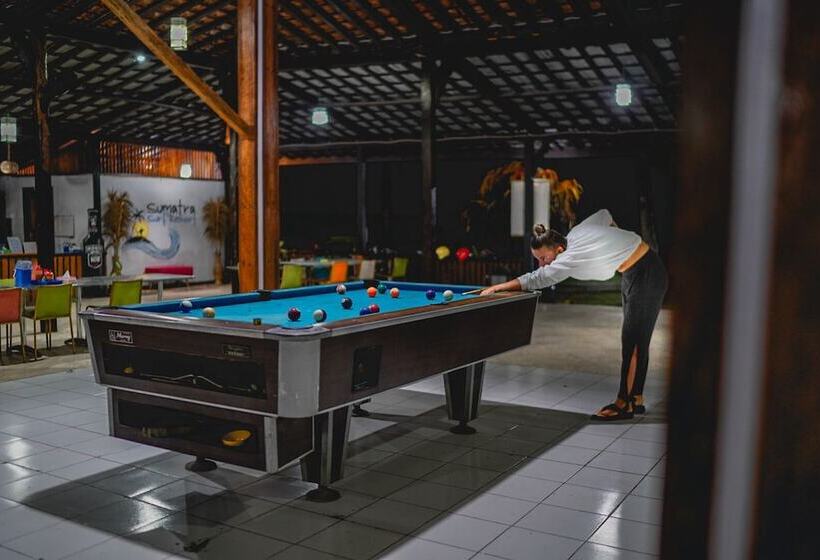 فندق Sumatra Surf Resort