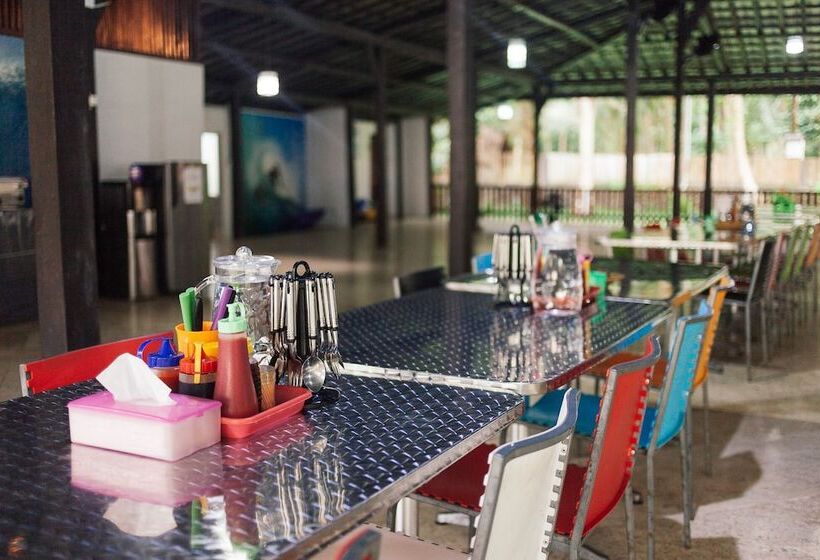 فندق Sumatra Surf Resort