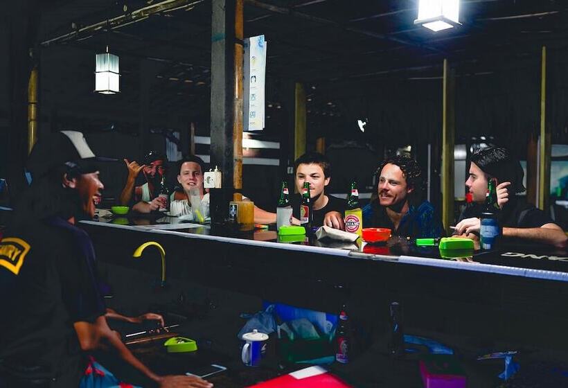 فندق Sumatra Surf Resort