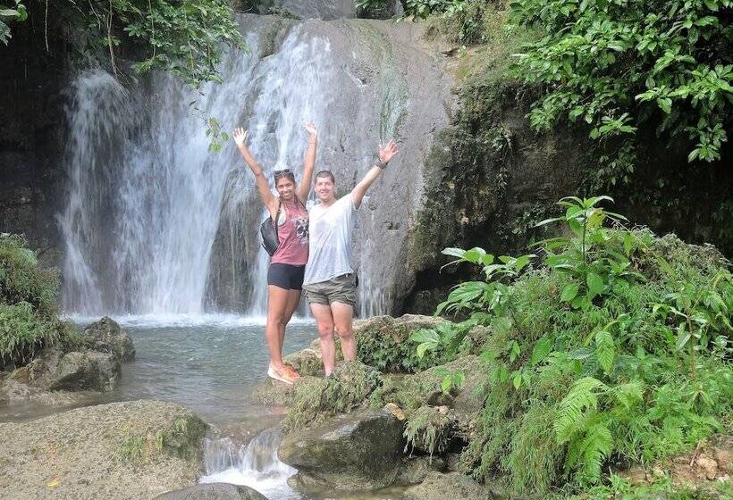 فندق Sumatra Surf Resort