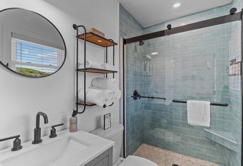 The Beach House Motel & Suites