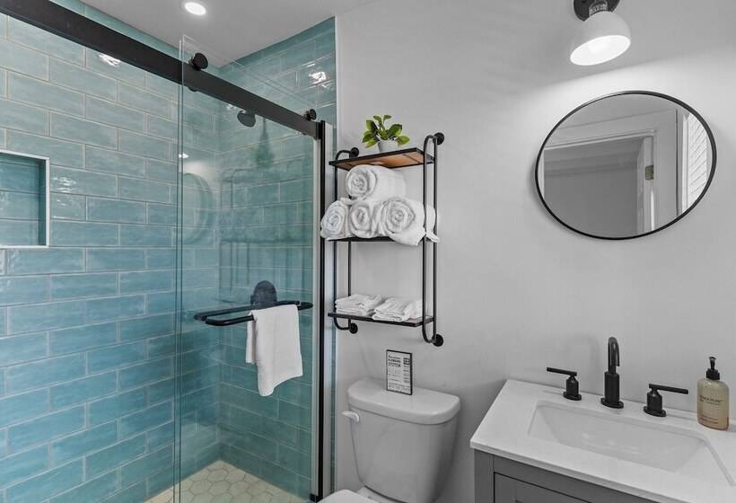 The Beach House Motel & Suites