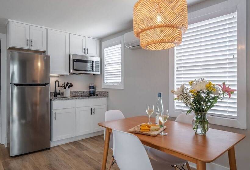 The Beach House Motel & Suites