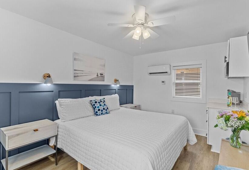 The Beach House Motel & Suites