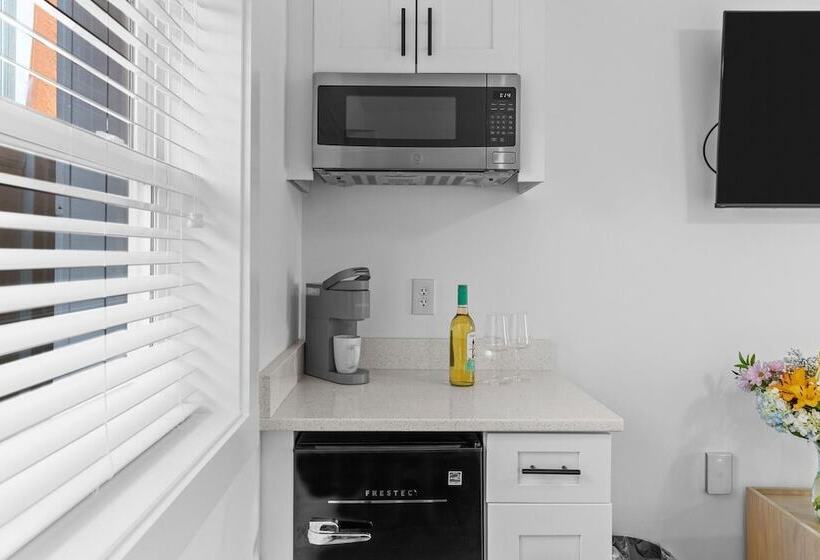 The Beach House Motel & Suites