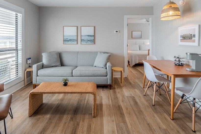 The Beach House Motel & Suites